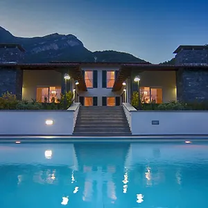  Villa Mirage